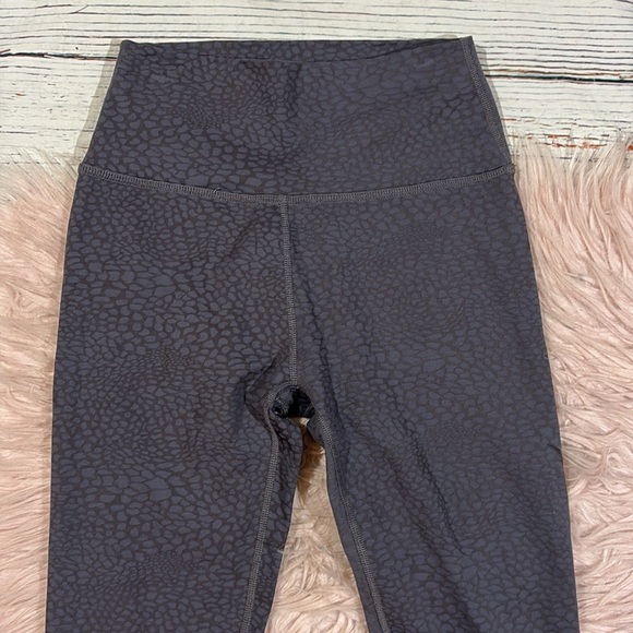 Beyond Yoga Feline Jacquard Gray High Waisted Midi Leggings - Picture 6 of 9